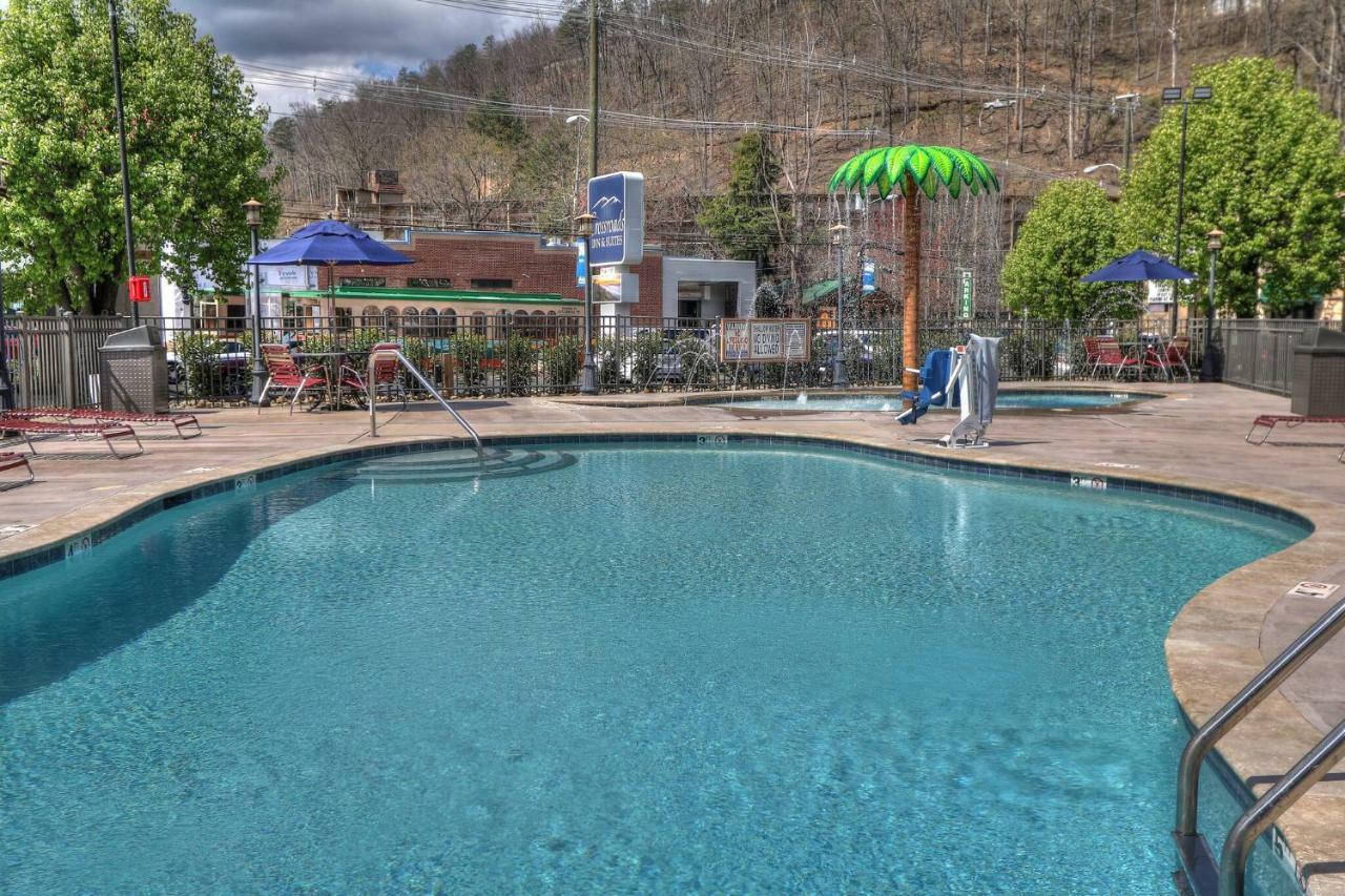 Crossroads Inn & Suites Gatlinburg Exterior photo