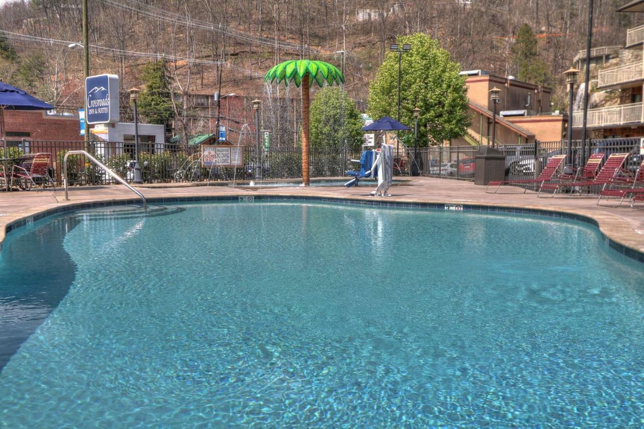Crossroads Inn & Suites Gatlinburg Exterior photo